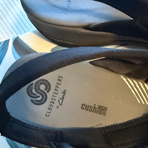 Cloudsteppers by Clarks Black Bow Sandals - Picture 4 of 5